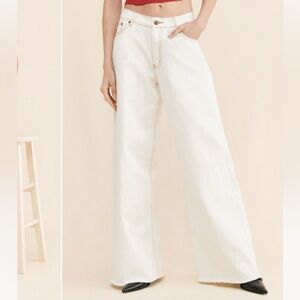 Women's Cream Baggy Jeans Lioness